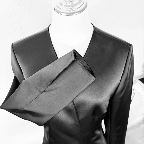 NWT Carolina Herrera Black Snap Blazer Raw Edge Sz 8 - Picture 3 of 16